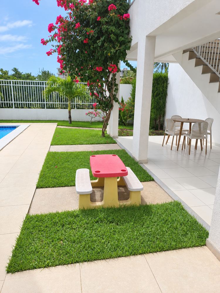 Área de lazer com piscina do Portofino Beach Village